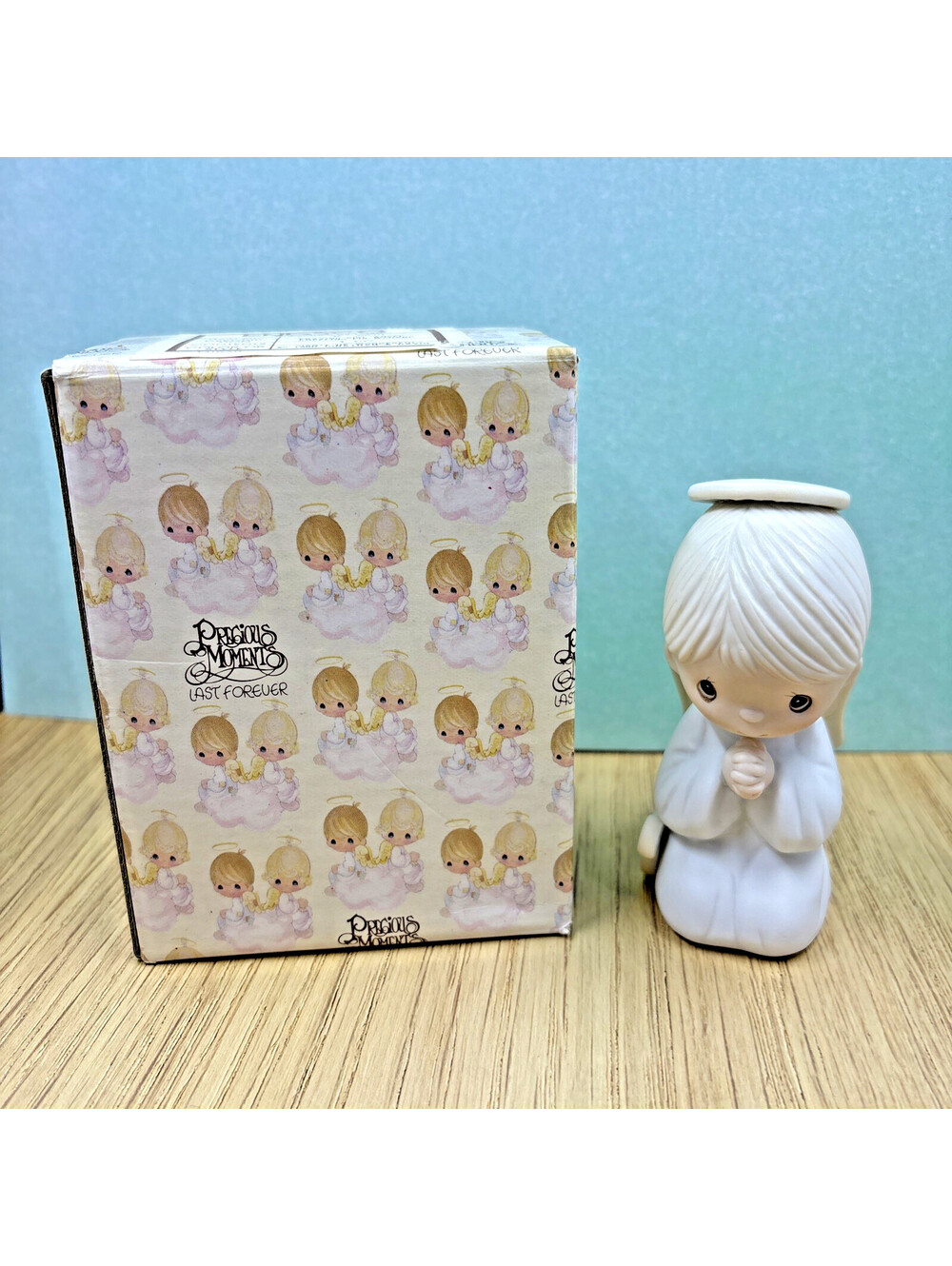 Precious Moments Vintage E-5640 Isn't He Wonderful Angel Kneeling With Harp 1980